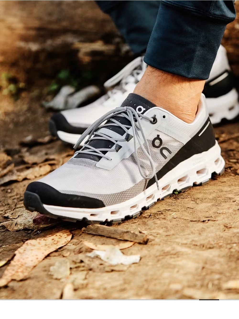 On Running Men's Cloudvista Trail Running Shoes - White/Black